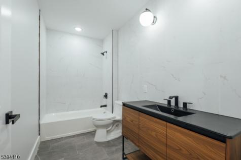 90 Hollywood Avenue East Orange NJ 07018