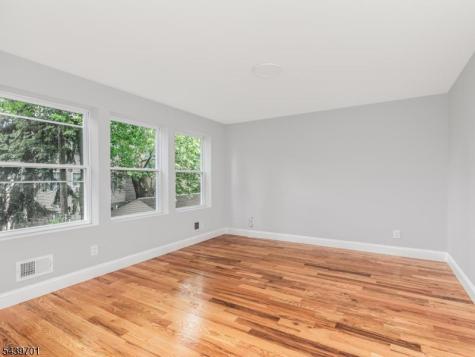 282 W Runyon Street Newark NJ 07108