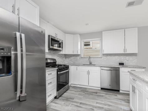 282 W Runyon Street Newark NJ 07108