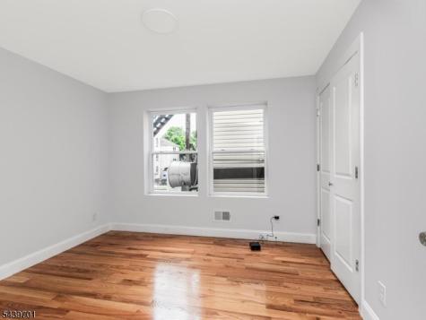 282 W Runyon Street Newark NJ 07108