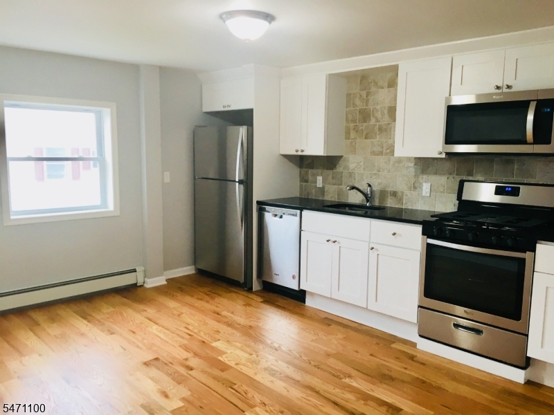 6 Thompson Street Raritan NJ 08869
