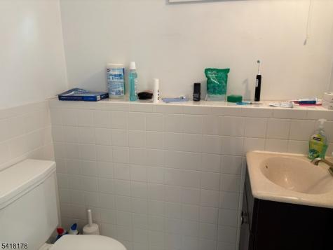 52 Oakwood Avenue Livingston NJ 07039