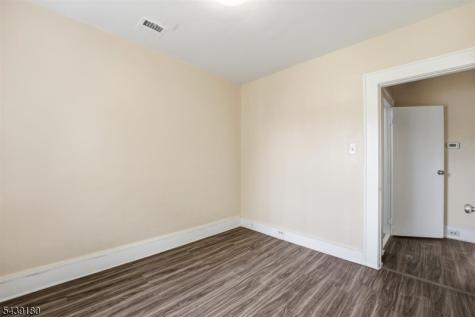 479 Centre Street Nutley NJ 07110