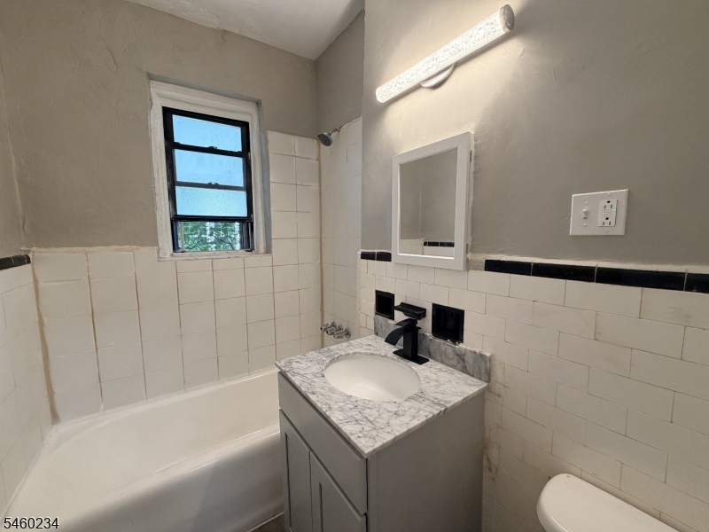 17 Elwood Pl Apt 304 Newark NJ 07104