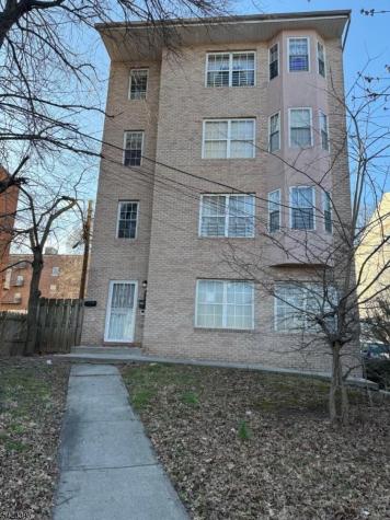 17 Parkway Dr.west East Orange NJ 07017