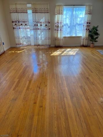 17 Parkway Dr.west East Orange NJ 07017