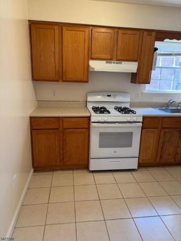 17 Parkway Dr.west East Orange NJ 07017