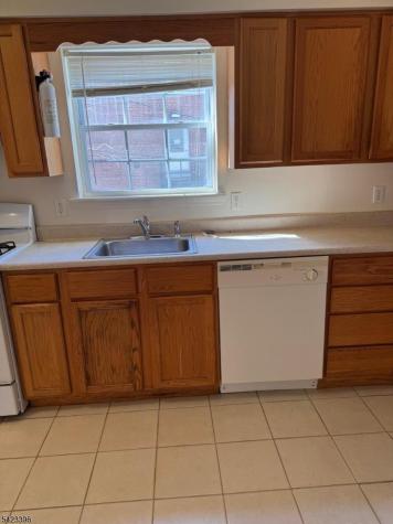 17 Parkway Dr.west East Orange NJ 07017