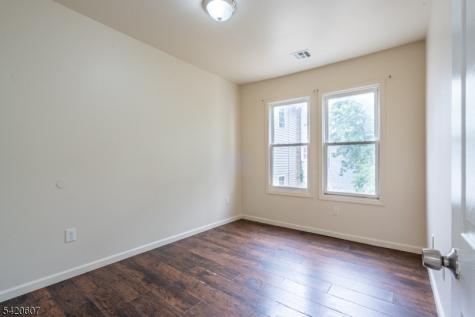 467 Hawthorne Avenue Newark NJ 07112