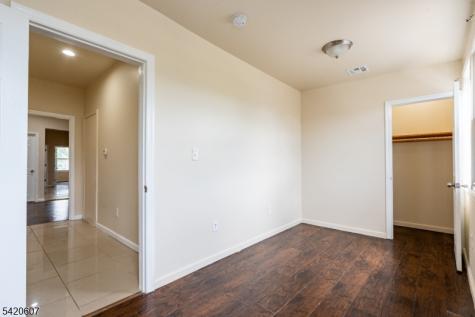 467 Hawthorne Avenue Newark NJ 07112
