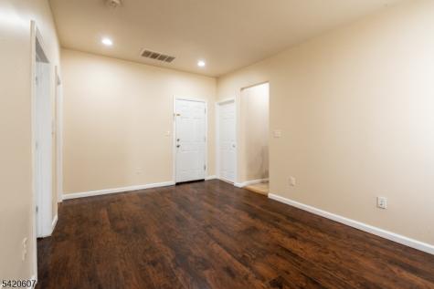 467 Hawthorne Avenue Newark NJ 07112