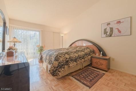 24 Mcchesney Court West Orange NJ 07052