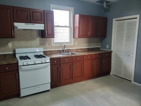 64 Schuyler Avenue Newark NJ 07112