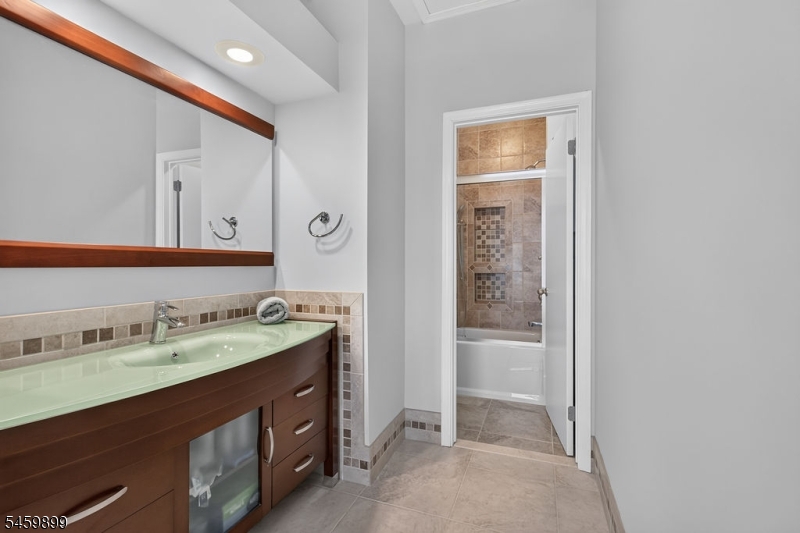32 Birchwood Road Ondo Bedminster NJ 07921