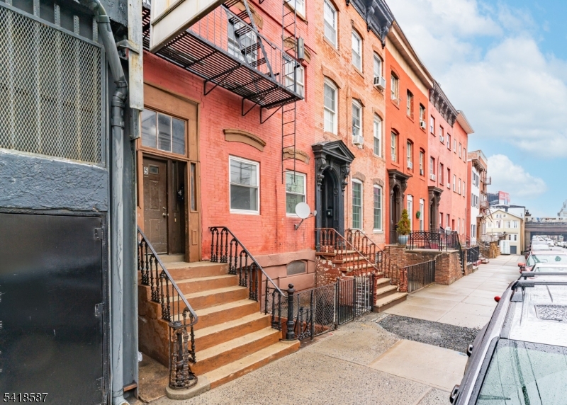 5 Elm Street Newark NJ 07102