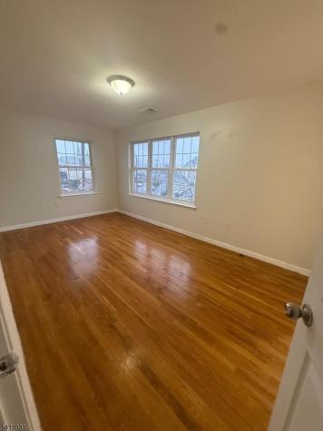 335 Broadway (Private Road) Elizabeth NJ 07206