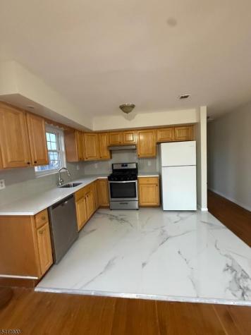 335 Broadway (Private Road) Elizabeth NJ 07206