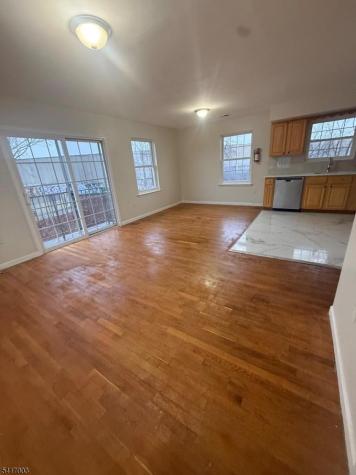 335 Broadway (Private Road) Elizabeth NJ 07206