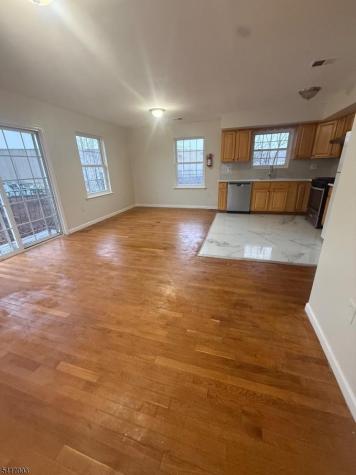 335 Broadway (Private Road) Elizabeth NJ 07206