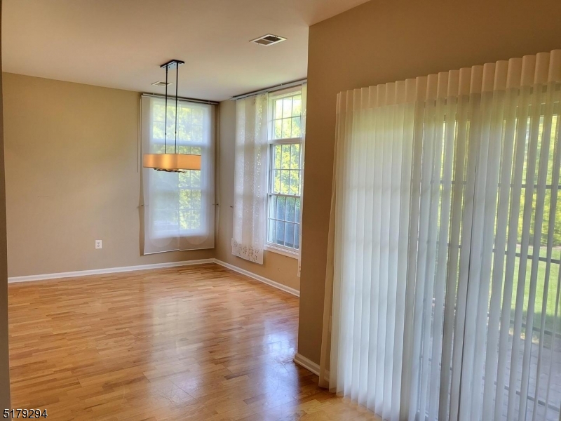 202 Edmonton Court Livingston NJ 07039