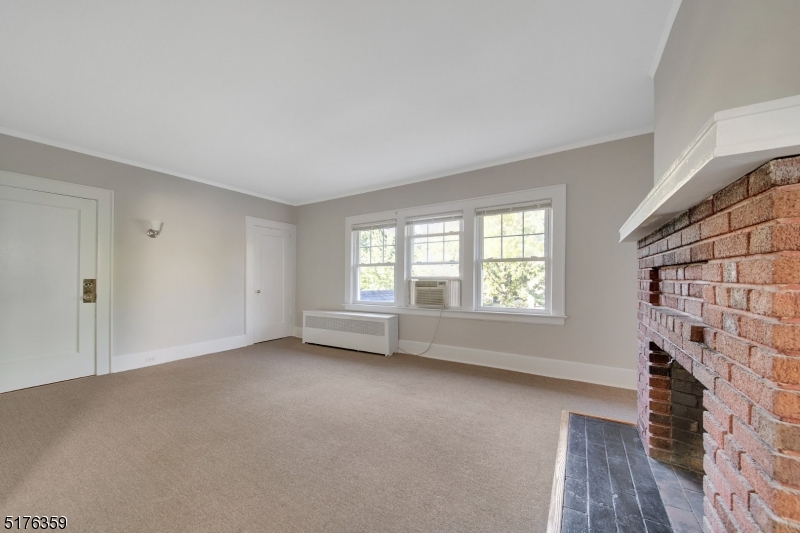 23 Oxford Street Montclair NJ 07042