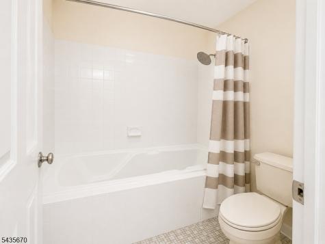 28 Aberdeen Drive Mendham NJ 07945