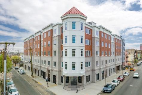 558 Market Street Newark NJ 07105