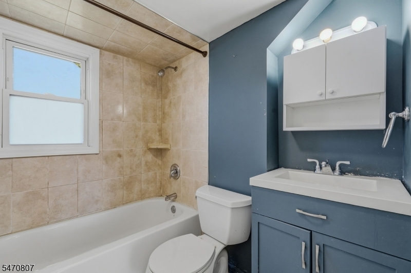 28 Carrelton Drive Paterson NJ 07522