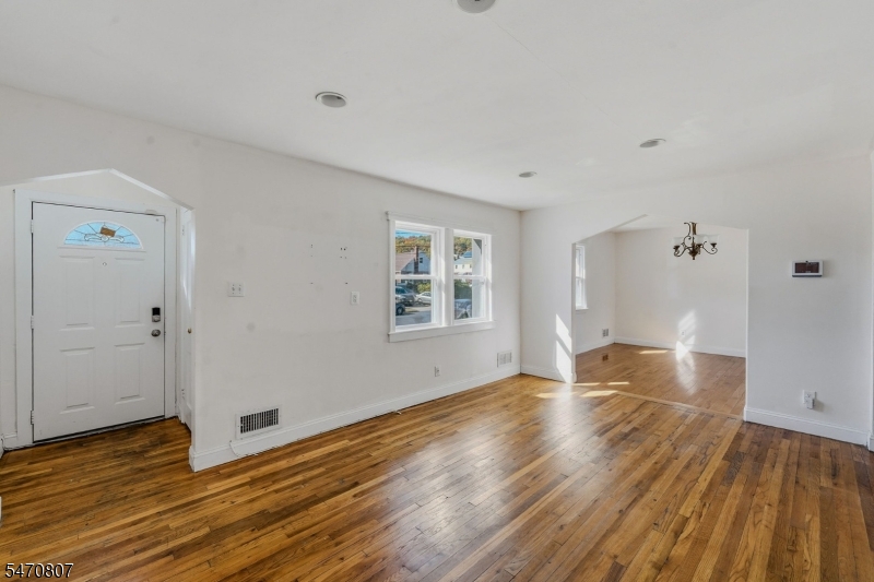 28 Carrelton Drive Paterson NJ 07522