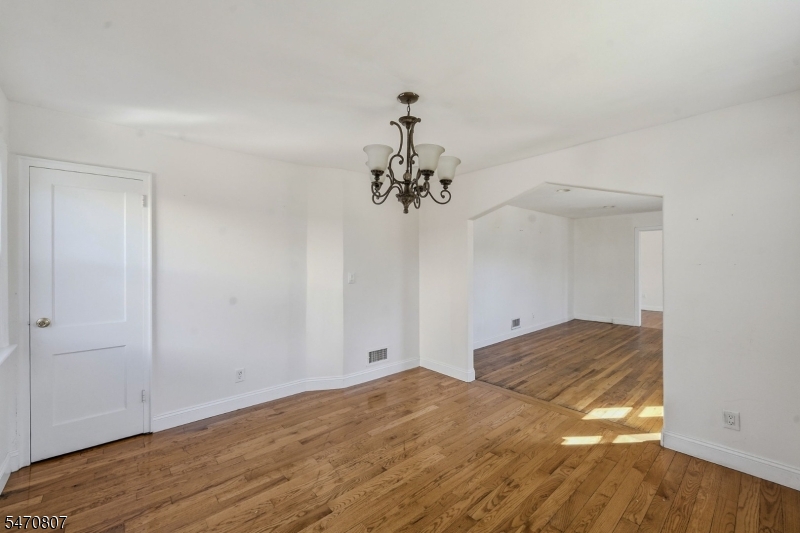 28 Carrelton Drive Paterson NJ 07522