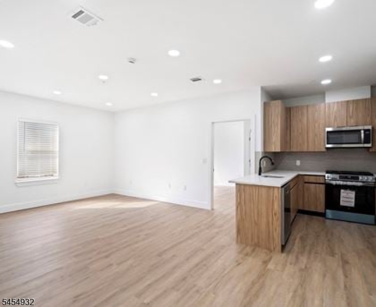 310 W Jersey Street Elizabeth NJ 07202