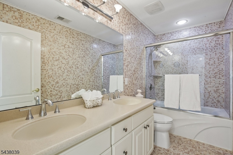 11 Valley Wood Drive Franklin NJ 08873