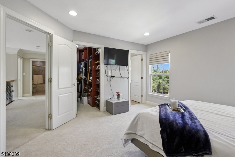 11 Valley Wood Drive Franklin NJ 08873