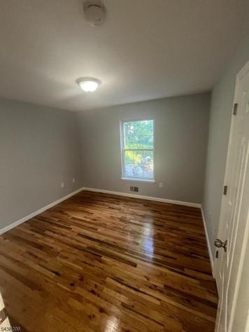 884 S 17th Street Newark NJ 07108