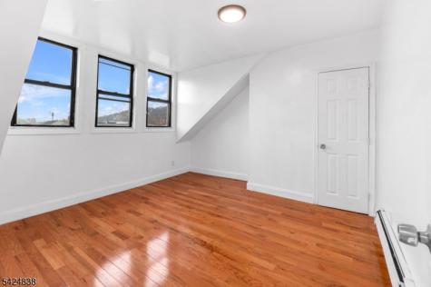 25 Oak Street Paterson NJ 07501