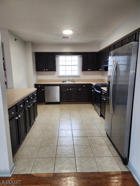 49 Crawford Street Newark NJ 07102