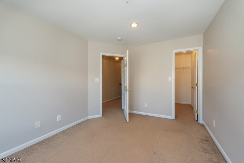 102 Lakeview Court Pompton Lakes NJ 07442