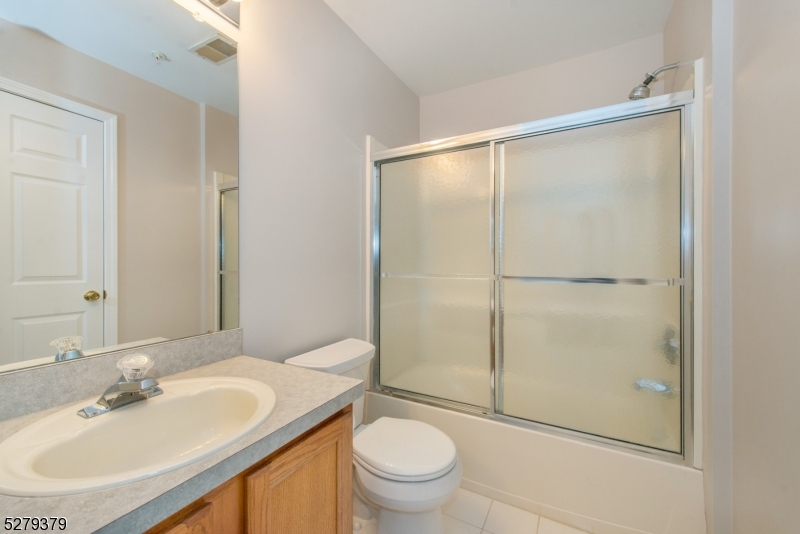102 Lakeview Court Pompton Lakes NJ 07442