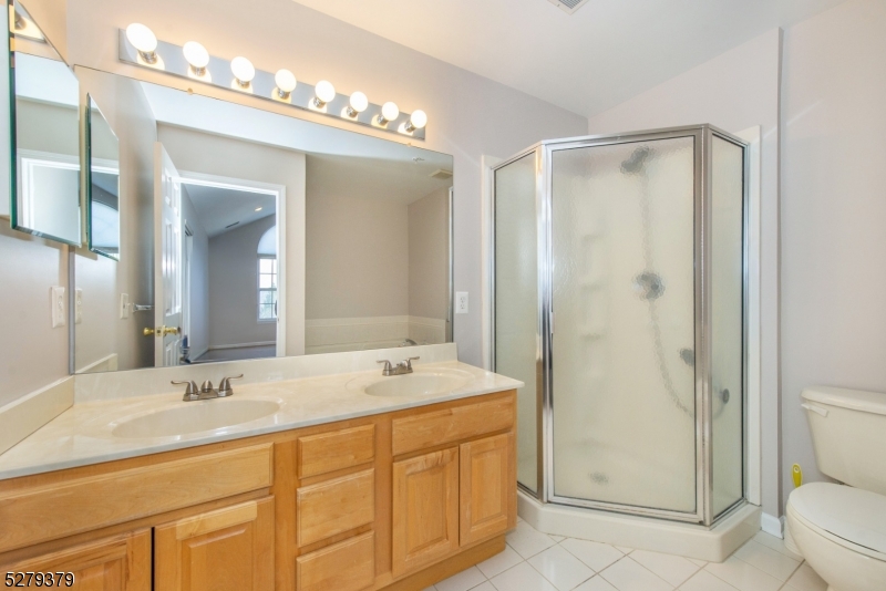 102 Lakeview Court Pompton Lakes NJ 07442