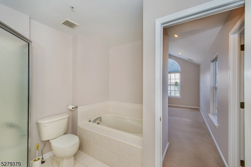 102 Lakeview Court Pompton Lakes NJ 07442