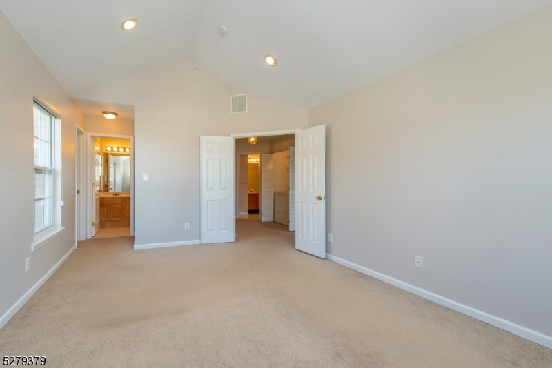 102 Lakeview Court Pompton Lakes NJ 07442