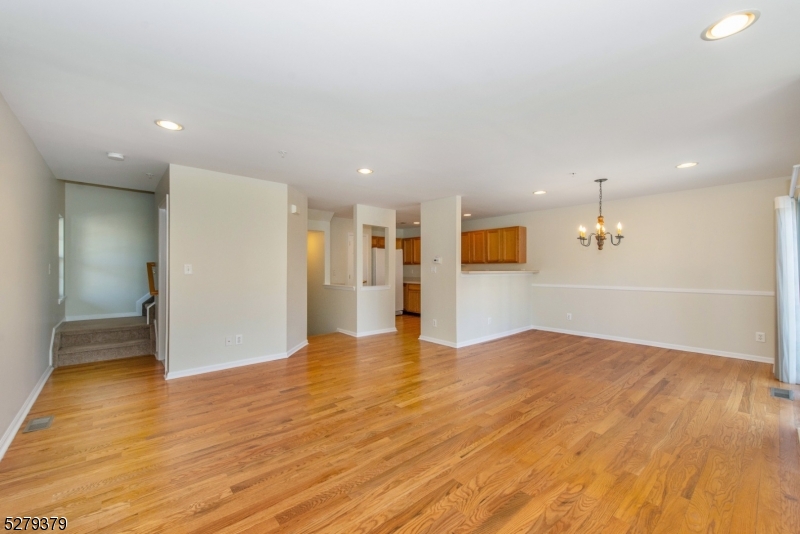 102 Lakeview Court Pompton Lakes NJ 07442