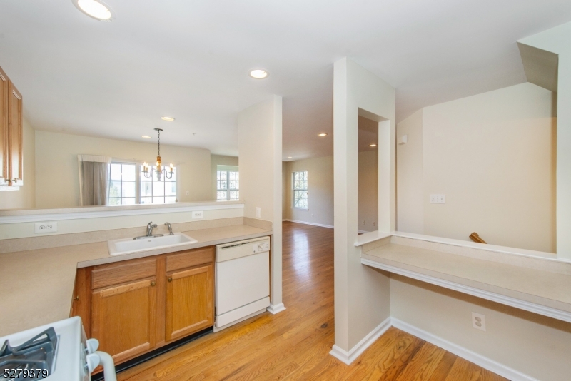 102 Lakeview Court Pompton Lakes NJ 07442