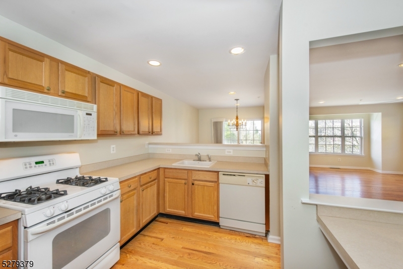 102 Lakeview Court Pompton Lakes NJ 07442