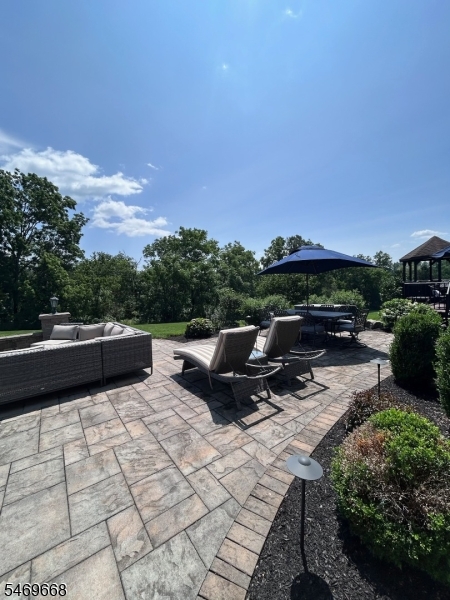 4 Summershade Lane Raritan NJ 08551