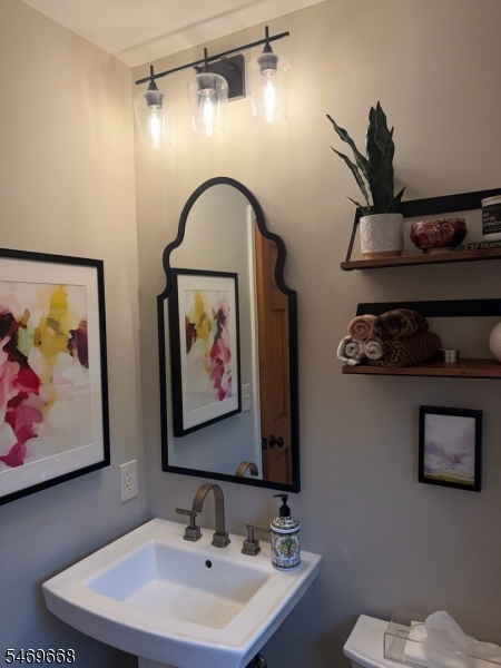 4 Summershade Lane Raritan NJ 08551