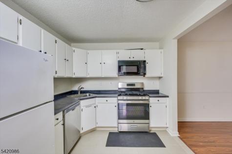 69 Amberly Court Franklin NJ 08823