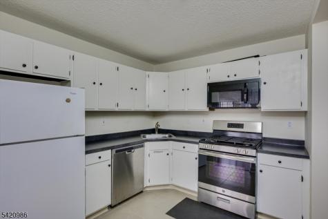 69 Amberly Court Franklin NJ 08823