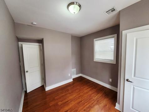 146 Hollywood Avenue East Orange NJ 07018