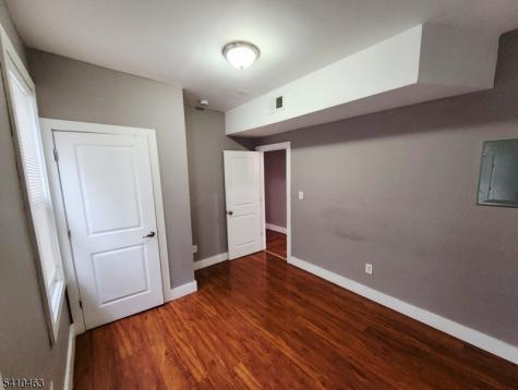 146 Hollywood Avenue East Orange NJ 07018